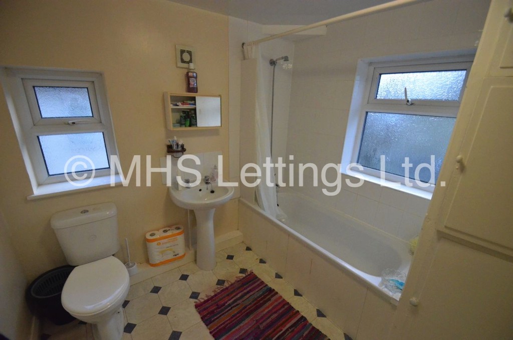Photo of 4 Bedroom Semi-Detached House in 88 Chapel Lane, Leeds, LS6 3BW