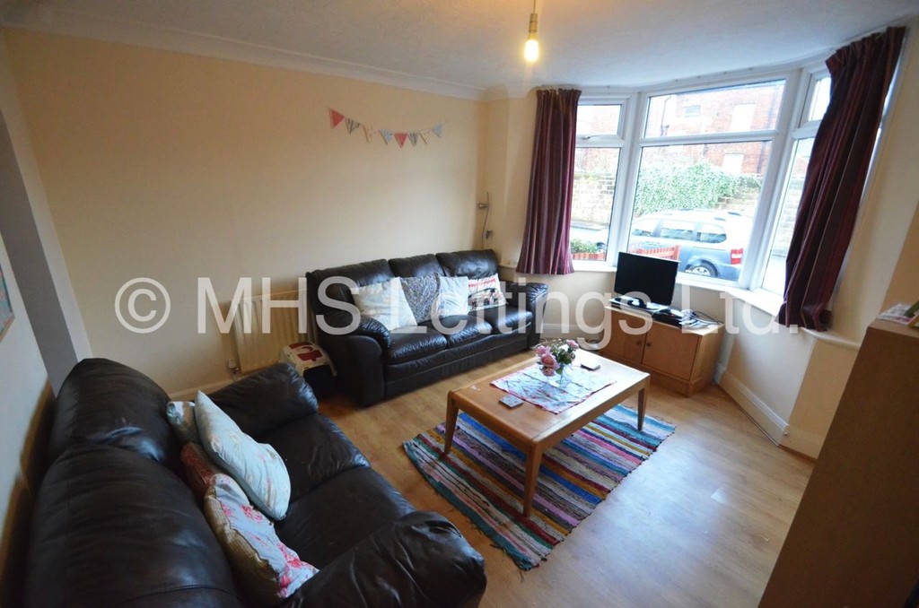 Photo of 4 Bedroom Semi-Detached House in 88 Chapel Lane, Leeds, LS6 3BW