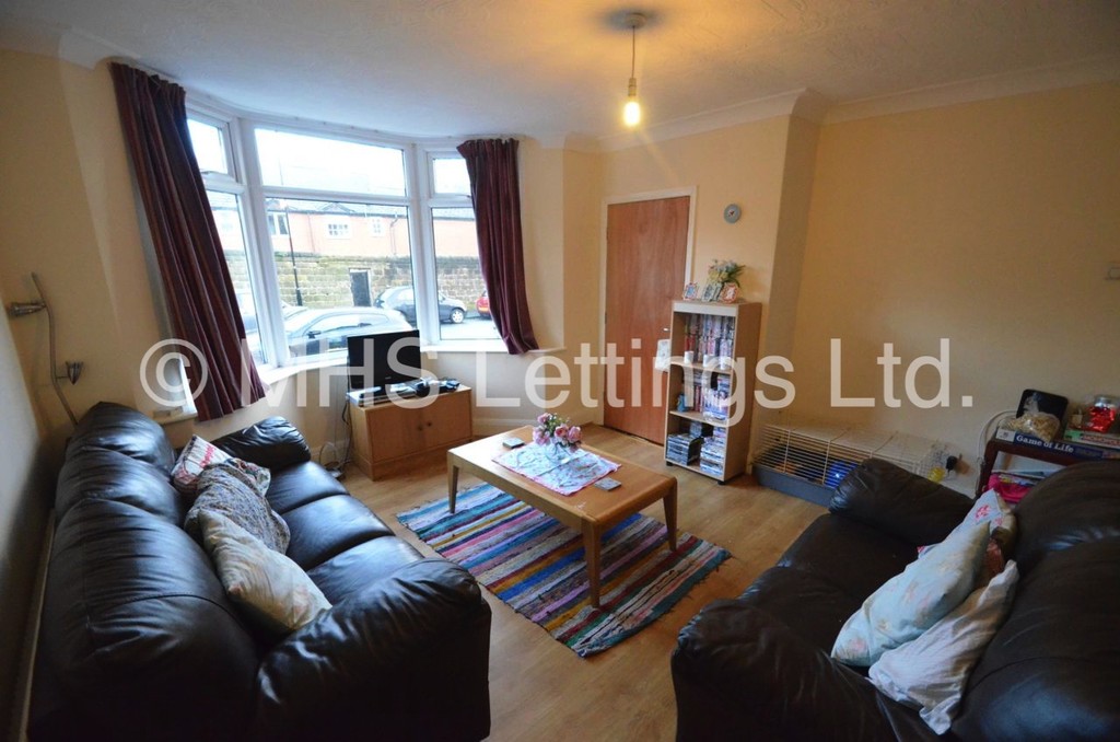 Photo of 4 Bedroom Semi-Detached House in 88 Chapel Lane, Leeds, LS6 3BW