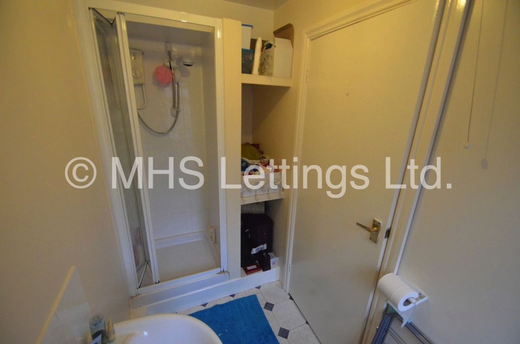 Photo of 4 Bedroom Semi-Detached House in 88 Chapel Lane, Leeds, LS6 3BW