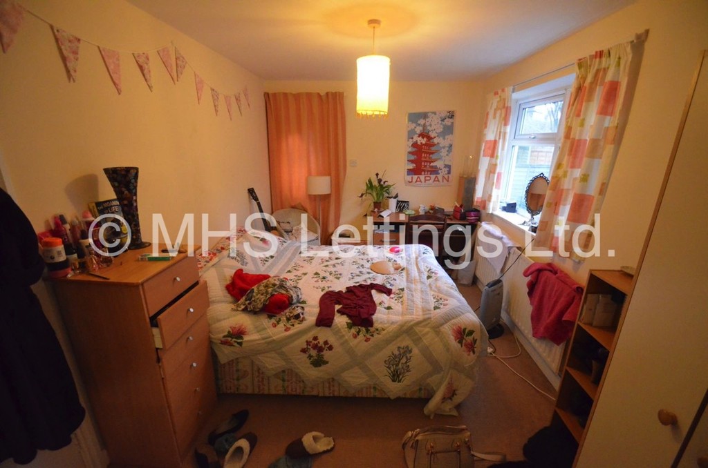 Photo of 4 Bedroom Semi-Detached House in 88 Chapel Lane, Leeds, LS6 3BW
