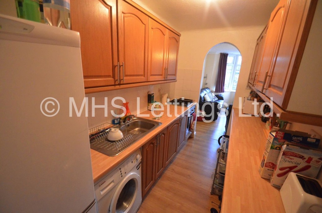 Photo of 4 Bedroom Semi-Detached House in 88 Chapel Lane, Leeds, LS6 3BW