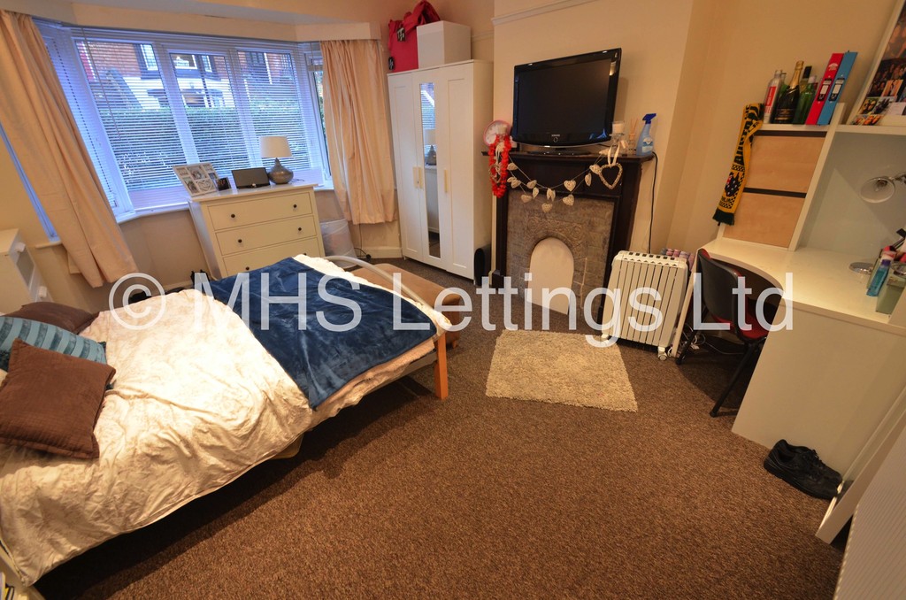 Photo of 4 Bedroom Semi-Detached House in 16 Regent Park Terrace, Leeds, LS6 2AX