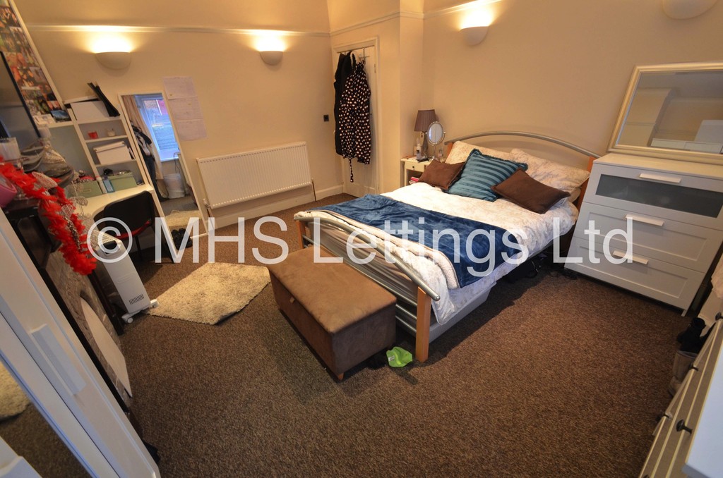 Photo of 4 Bedroom Semi-Detached House in 16 Regent Park Terrace, Leeds, LS6 2AX