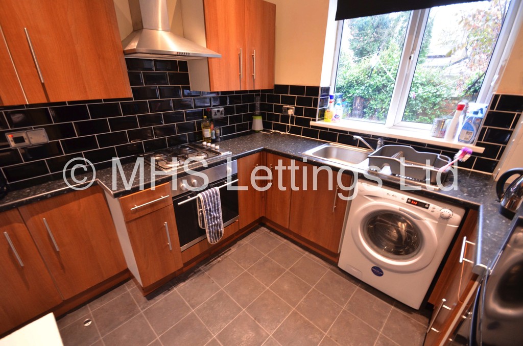 Photo of 4 Bedroom Semi-Detached House in 16 Regent Park Terrace, Leeds, LS6 2AX