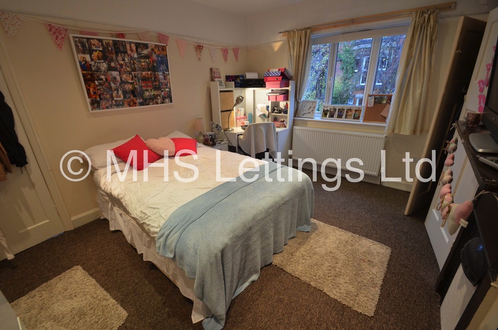 Photo of 4 Bedroom Semi-Detached House in 16 Regent Park Terrace, Leeds, LS6 2AX