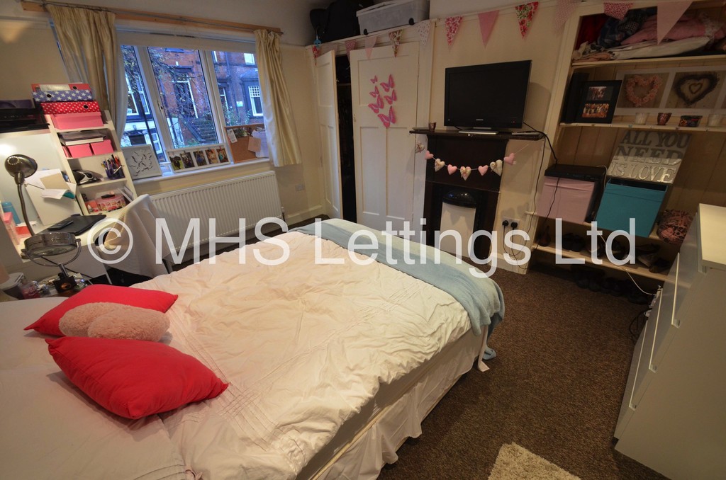 Photo of 4 Bedroom Semi-Detached House in 16 Regent Park Terrace, Leeds, LS6 2AX