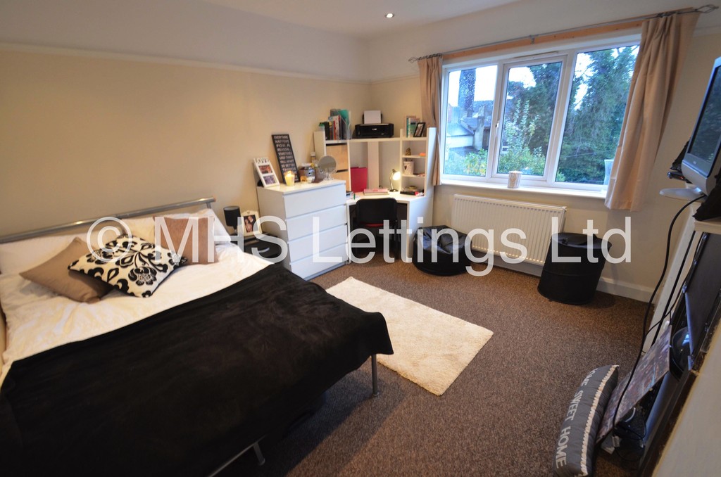 Photo of 4 Bedroom Semi-Detached House in 16 Regent Park Terrace, Leeds, LS6 2AX
