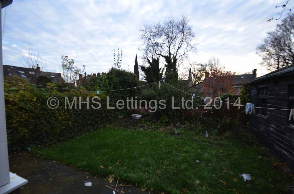 Photo of 4 Bedroom Semi-Detached House in 16 Regent Park Terrace, Leeds, LS6 2AX