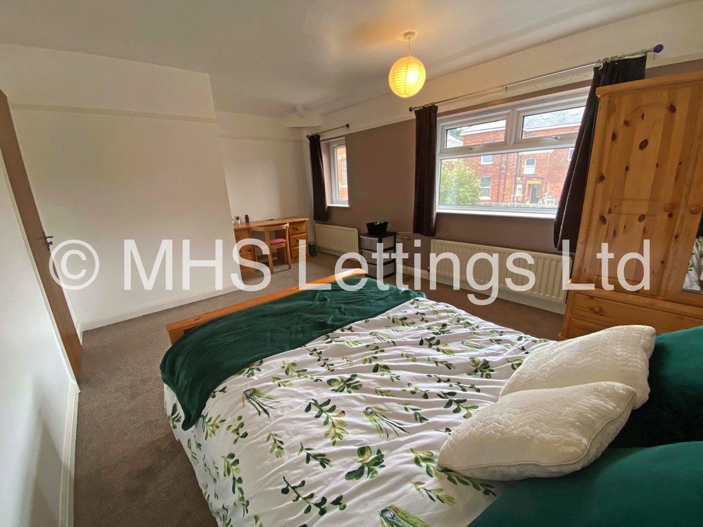 Photo of 4 Bedroom Semi-Detached House in 86 Chapel Lane, Leeds, LS6 3BW