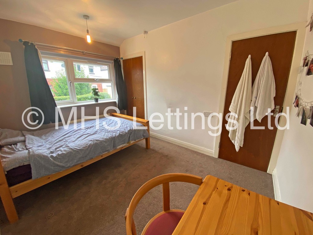 Photo of 4 Bedroom Semi-Detached House in 86 Chapel Lane, Leeds, LS6 3BW