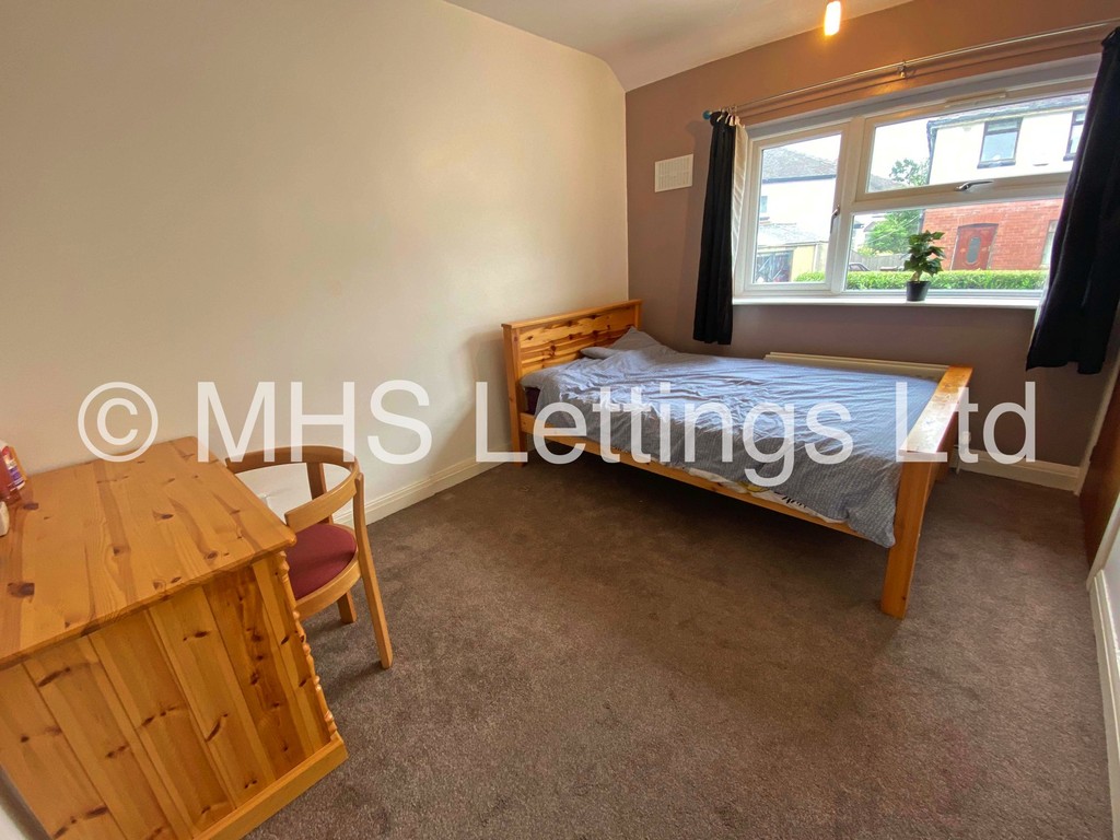 Photo of 4 Bedroom Semi-Detached House in 86 Chapel Lane, Leeds, LS6 3BW