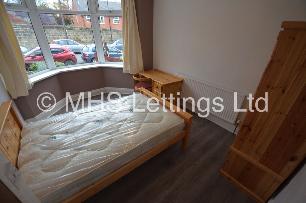 Photo of 4 Bedroom Semi-Detached House in 86 Chapel Lane, Leeds, LS6 3BW