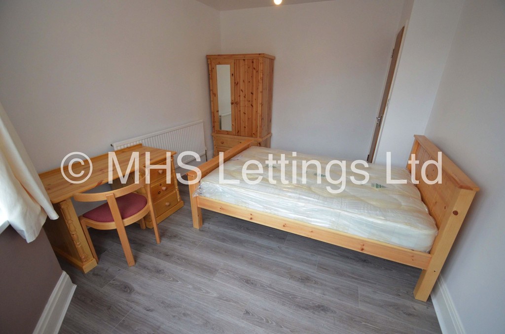 Photo of 4 Bedroom Semi-Detached House in 86 Chapel Lane, Leeds, LS6 3BW