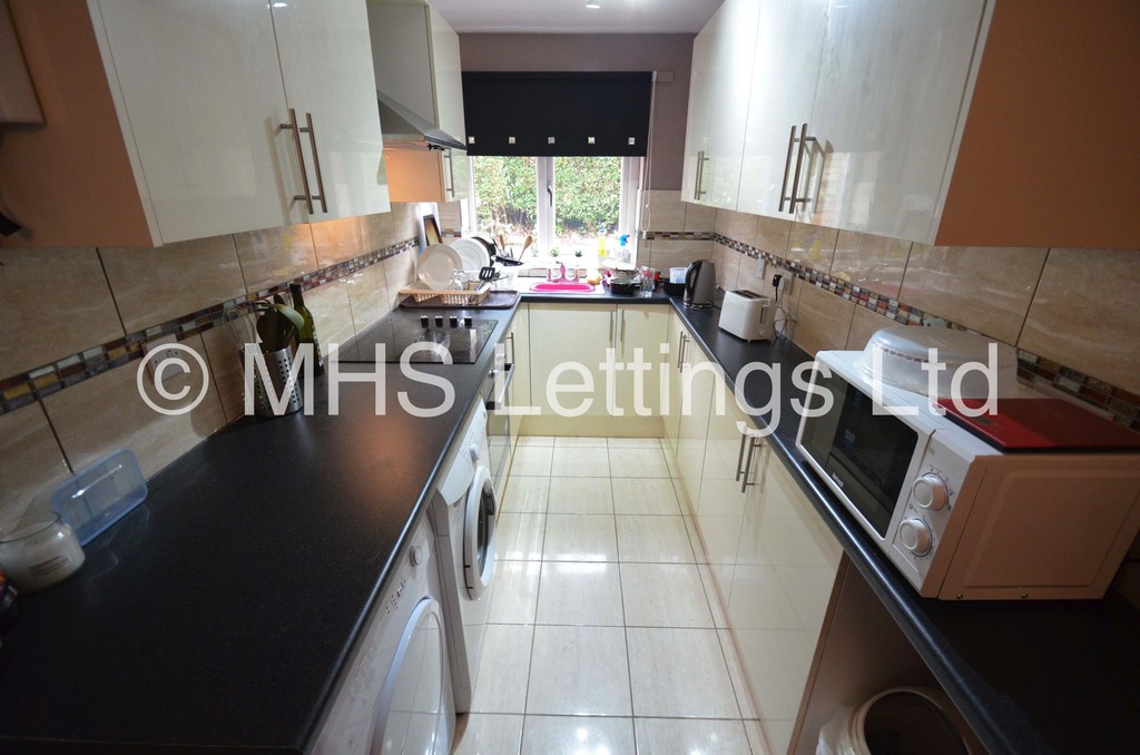 Photo of 4 Bedroom Semi-Detached House in 86 Chapel Lane, Leeds, LS6 3BW