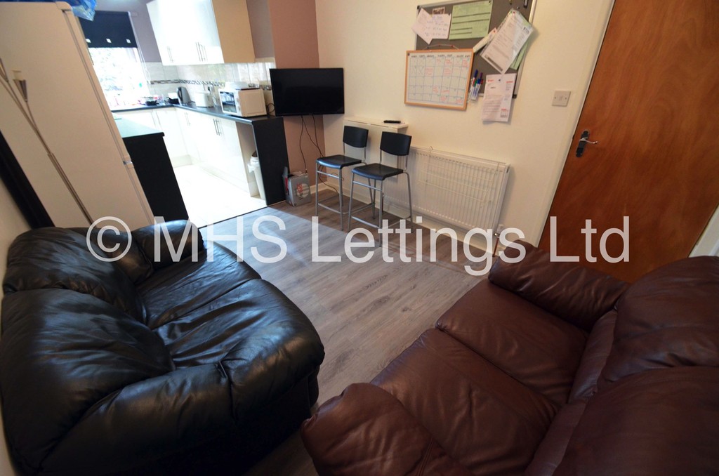 Photo of 4 Bedroom Semi-Detached House in 86 Chapel Lane, Leeds, LS6 3BW