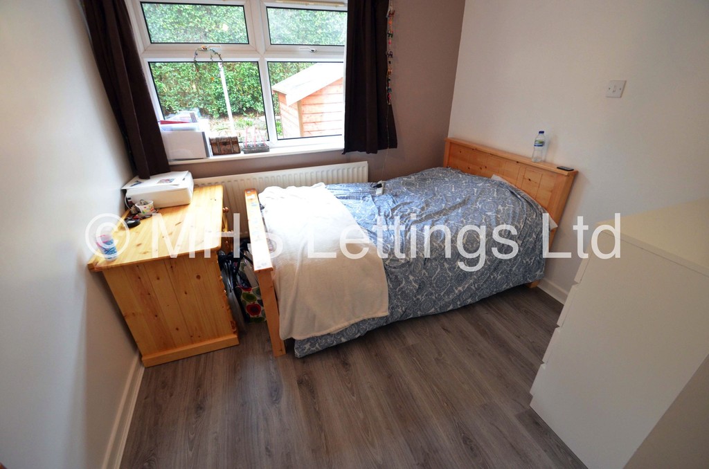 Photo of 4 Bedroom Semi-Detached House in 86 Chapel Lane, Leeds, LS6 3BW