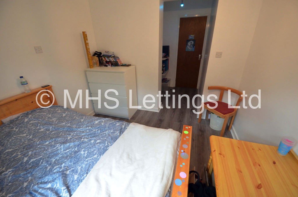 Photo of 4 Bedroom Semi-Detached House in 86 Chapel Lane, Leeds, LS6 3BW