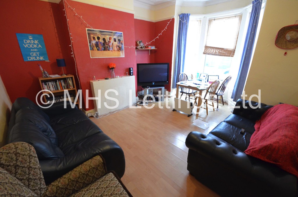 Photo of 5 Bedroom Mid Terraced House in 20 Norwood Terrace, Leeds, LS6 1EA