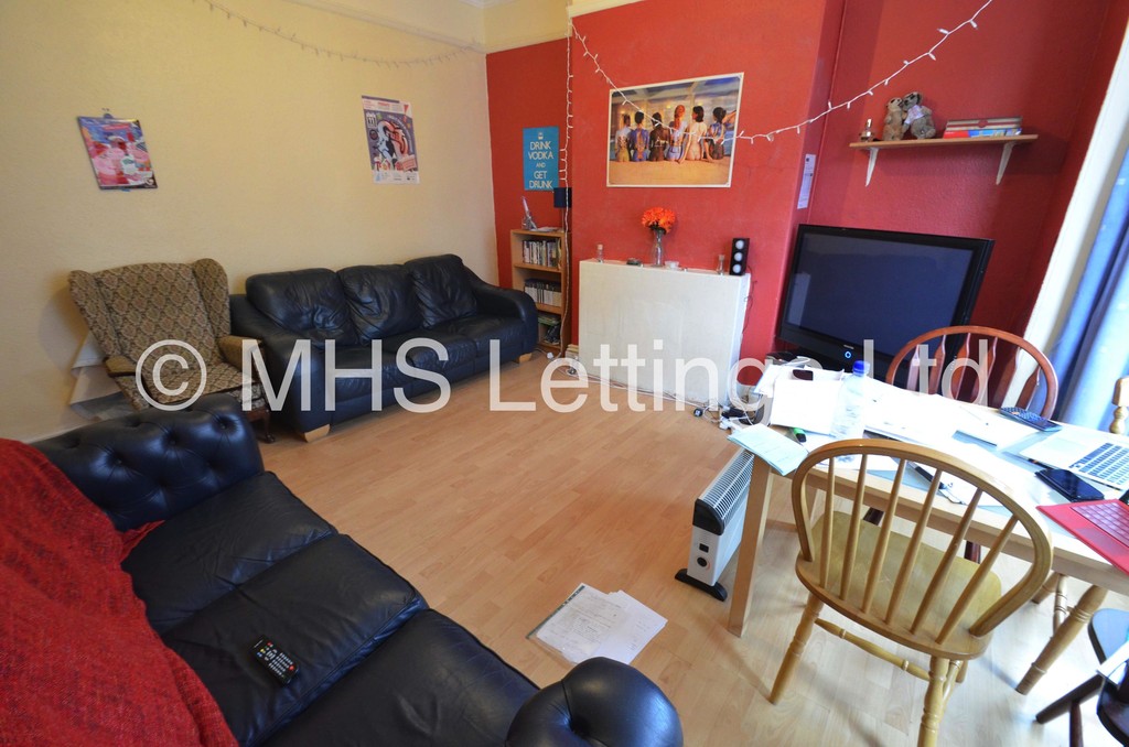 Photo of 5 Bedroom Mid Terraced House in 20 Norwood Terrace, Leeds, LS6 1EA