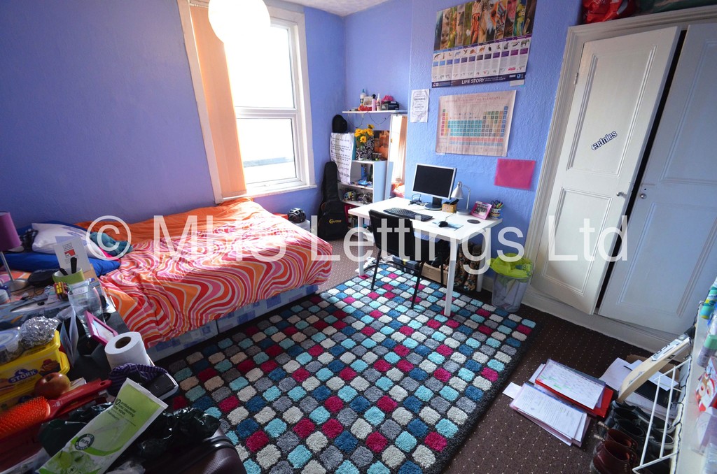 Photo of 5 Bedroom Mid Terraced House in 20 Norwood Terrace, Leeds, LS6 1EA