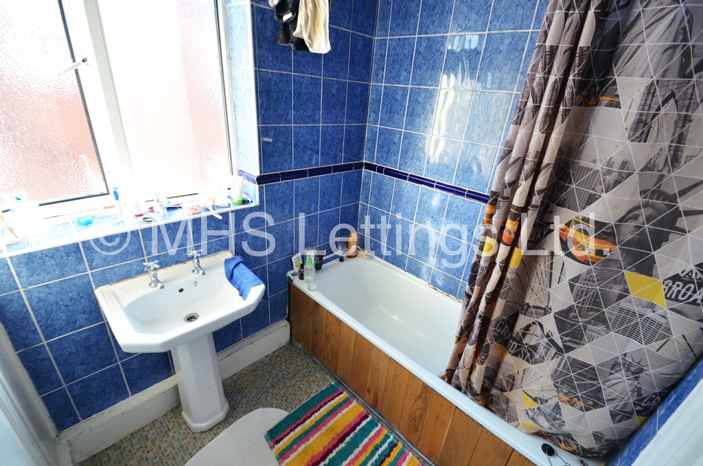 Photo of 4 Bedroom Semi-Detached House in 28 Becketts Park Drive, Leeds, LS6 3PB