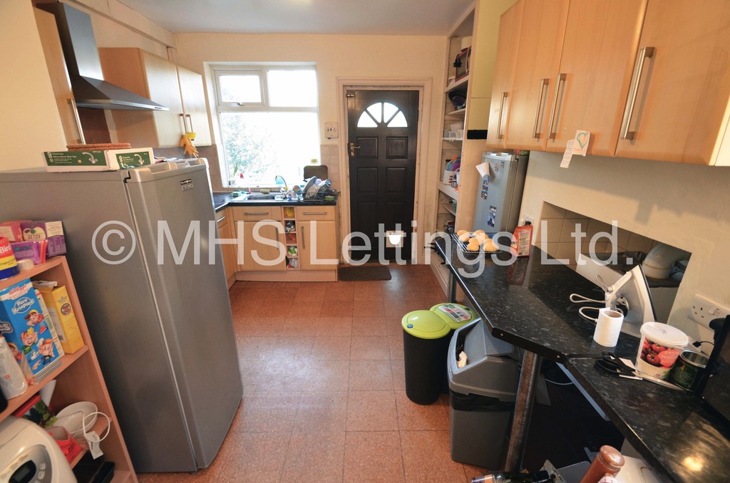 Photo of 4 Bedroom Semi-Detached House in 28 Becketts Park Drive, Leeds, LS6 3PB