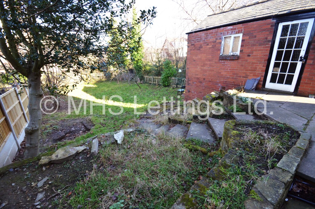 Photo of 4 Bedroom Semi-Detached House in 28 Becketts Park Drive, Leeds, LS6 3PB