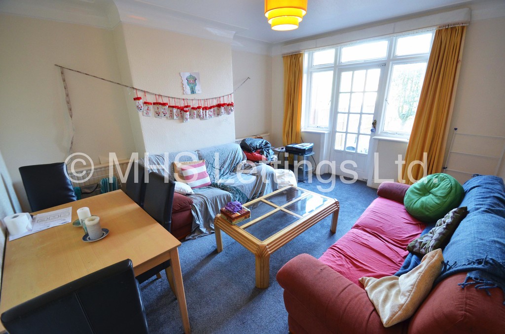 Photo of 4 Bedroom Semi-Detached House in 28 Becketts Park Drive, Leeds, LS6 3PB