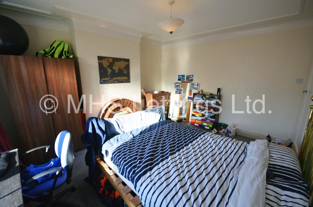 Photo of 4 Bedroom Semi-Detached House in 28 Becketts Park Drive, Leeds, LS6 3PB