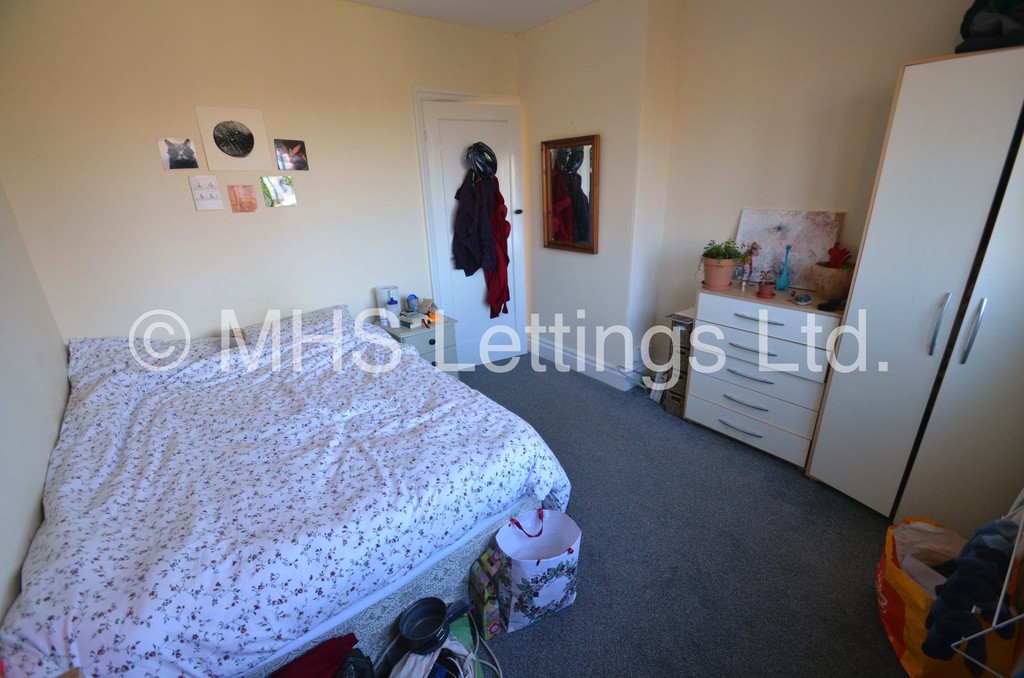 Photo of 4 Bedroom Semi-Detached House in 28 Becketts Park Drive, Leeds, LS6 3PB