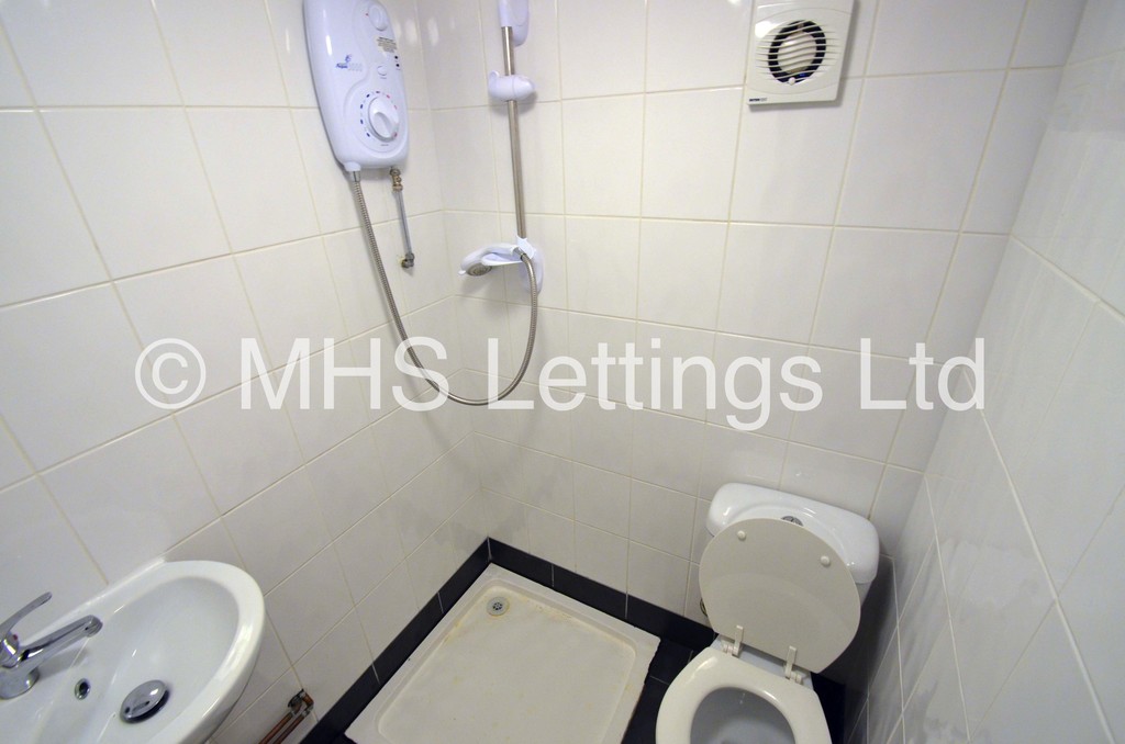 Photo of 1 Bedroom Studio in 15a Royal Park Mount, Leeds, LS6 1HL