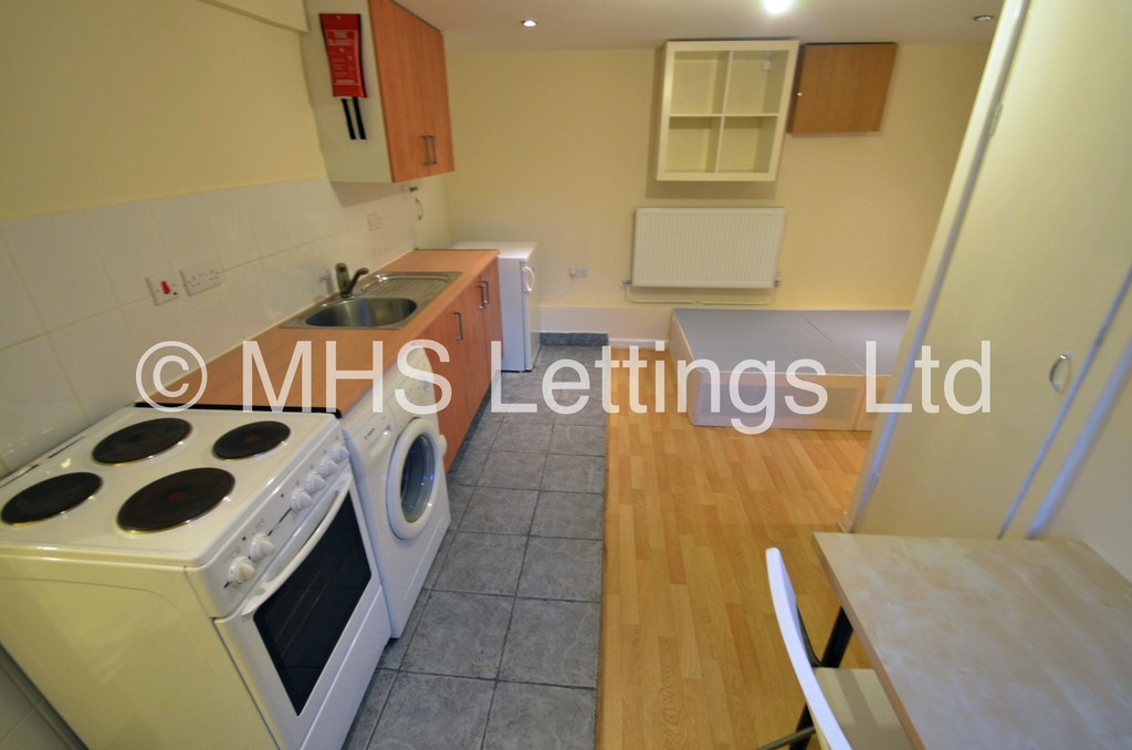 Photo of 1 Bedroom Studio in 15a Royal Park Mount, Leeds, LS6 1HL