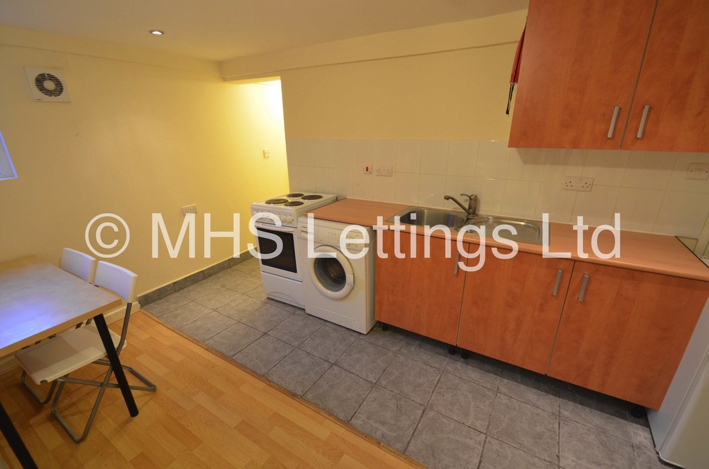 Photo of 1 Bedroom Studio in 15a Royal Park Mount, Leeds, LS6 1HL
