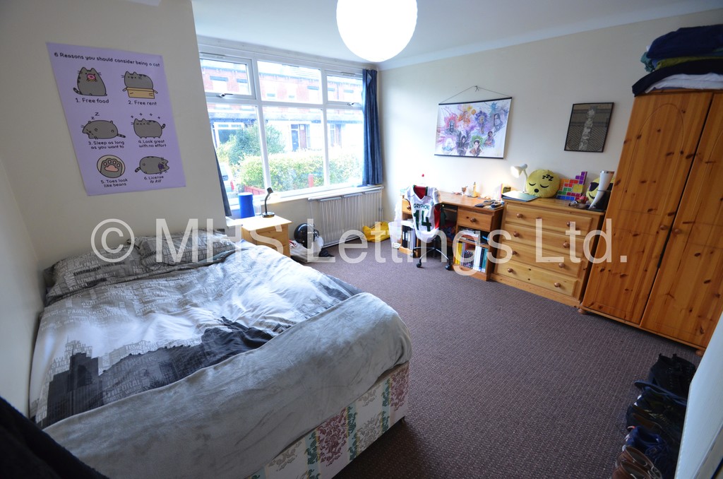 Photo of 5 Bedroom Semi-Detached House in 7 Newport View, Leeds, LS6 3BX