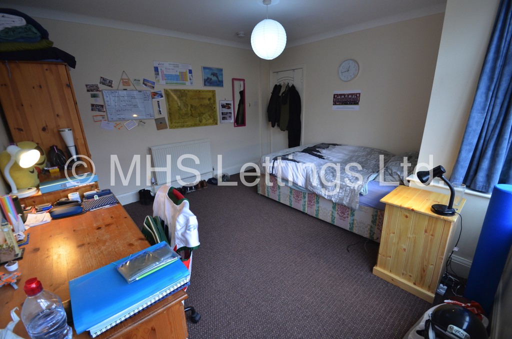 Photo of 5 Bedroom Semi-Detached House in 7 Newport View, Leeds, LS6 3BX