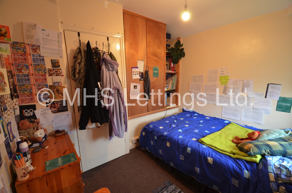 Photo of 5 Bedroom Semi-Detached House in 7 Newport View, Leeds, LS6 3BX