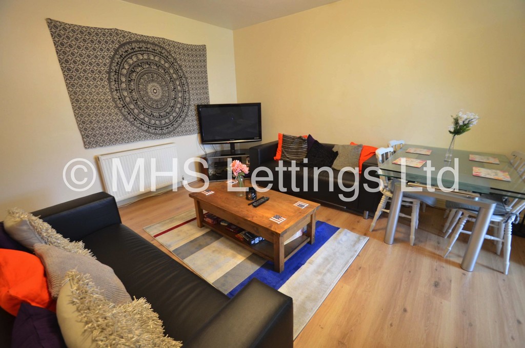 Photo of 5 Bedroom Semi-Detached House in 7 Newport View, Leeds, LS6 3BX