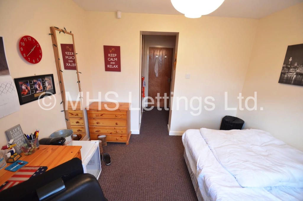 Photo of 5 Bedroom Semi-Detached House in 7 Newport View, Leeds, LS6 3BX
