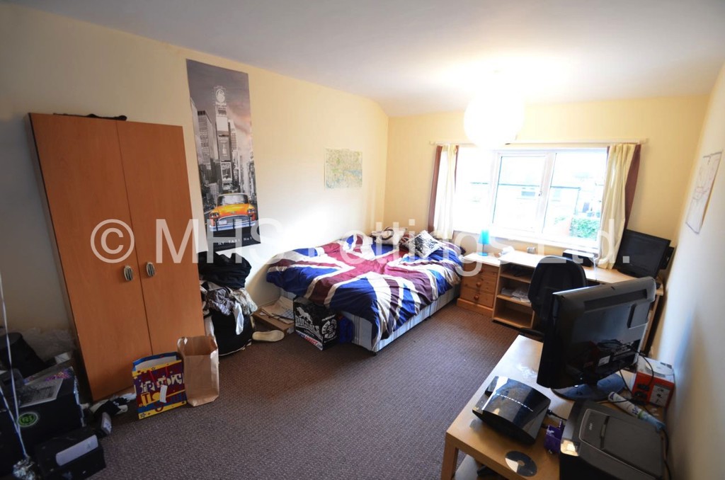 Photo of 5 Bedroom Semi-Detached House in 7 Newport View, Leeds, LS6 3BX