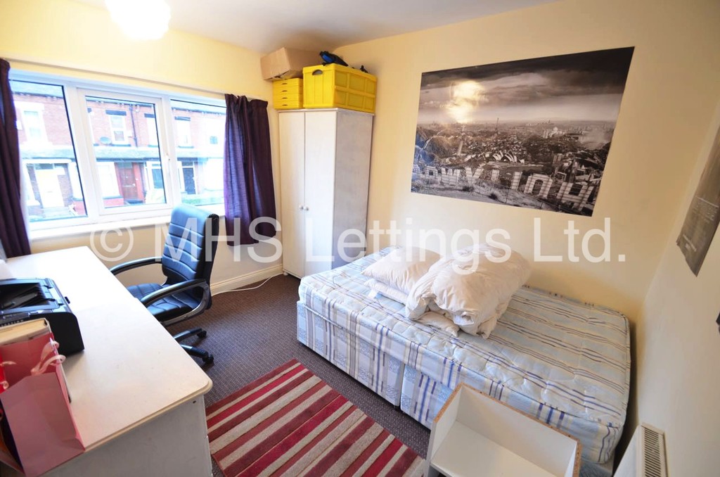 Photo of 5 Bedroom Semi-Detached House in 7 Newport View, Leeds, LS6 3BX