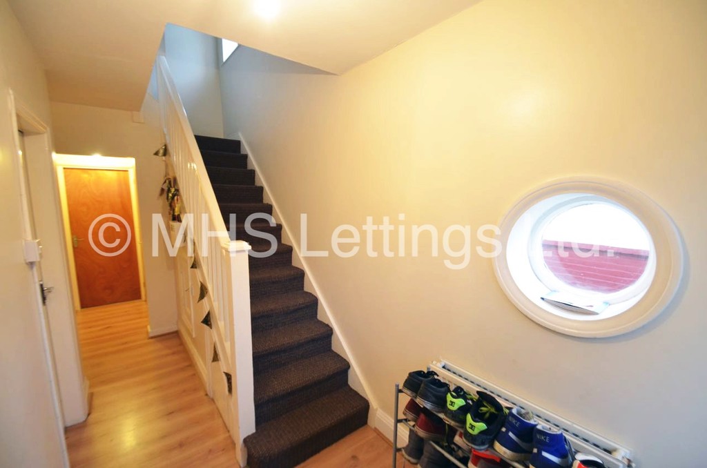 Photo of 5 Bedroom Semi-Detached House in 7 Newport View, Leeds, LS6 3BX