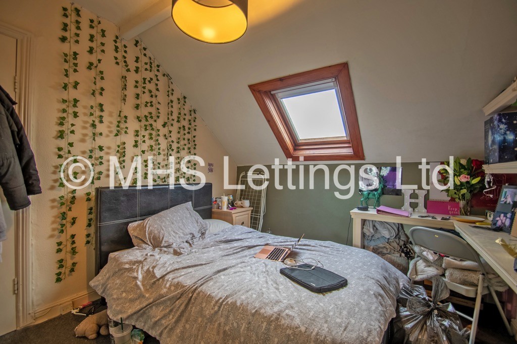 Photo of 4 Bedroom End Terraced House in 4 Broomfield View, Leeds, LS6 3DH