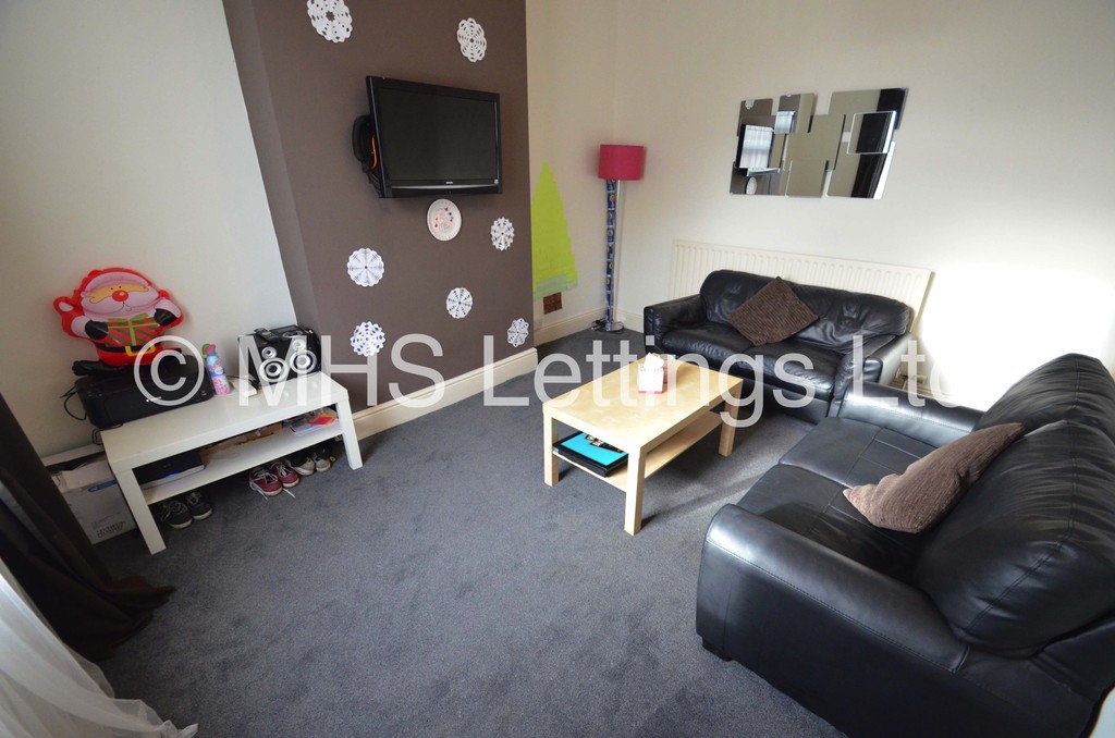Photo of 4 Bedroom End Terraced House in 4 Broomfield View, Leeds, LS6 3DH