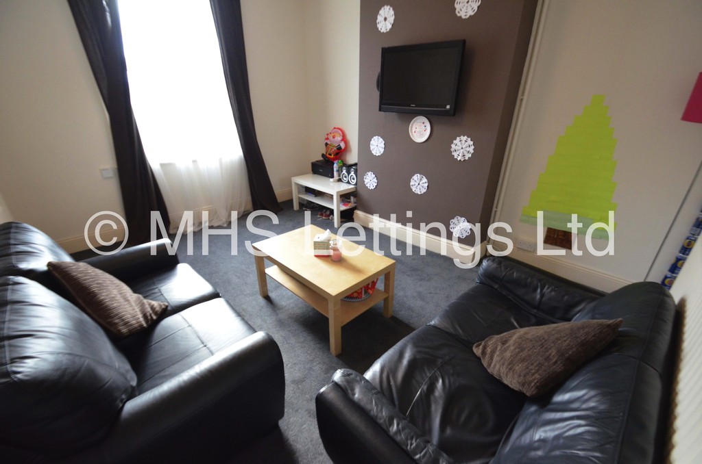 Photo of 4 Bedroom End Terraced House in 4 Broomfield View, Leeds, LS6 3DH