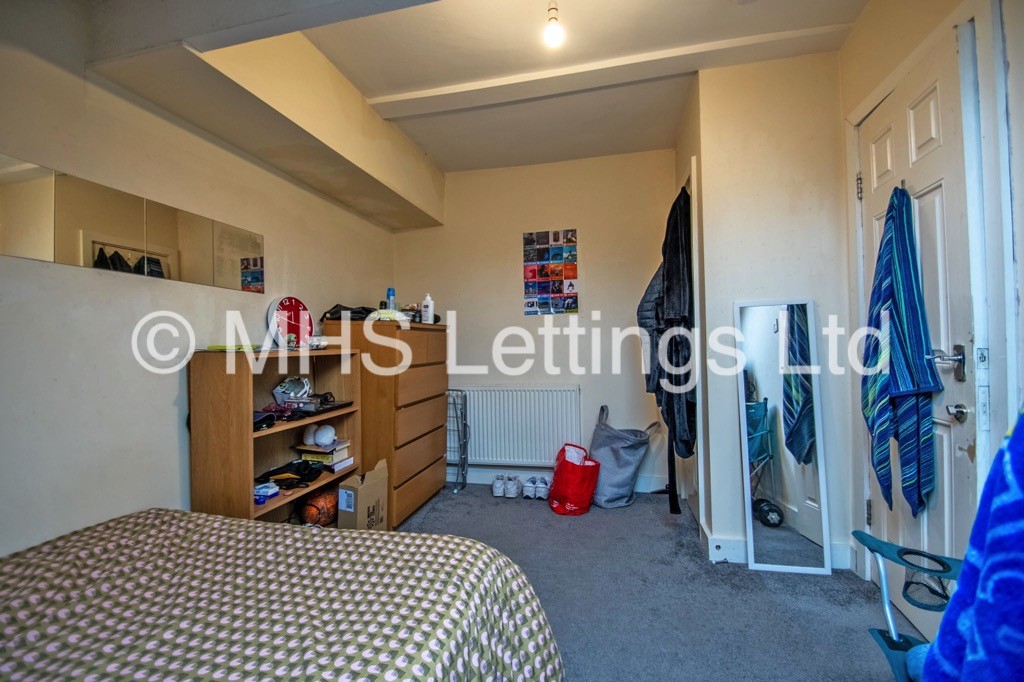 Photo of 5 Bedroom End Terraced House in 28 Clarkson View, Woodhouse, Leeds, LS6 2LB
