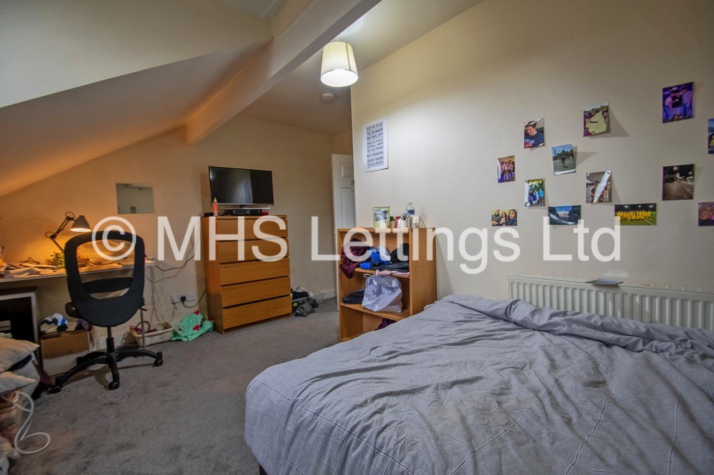 Photo of 5 Bedroom End Terraced House in 28 Clarkson View, Woodhouse, Leeds, LS6 2LB