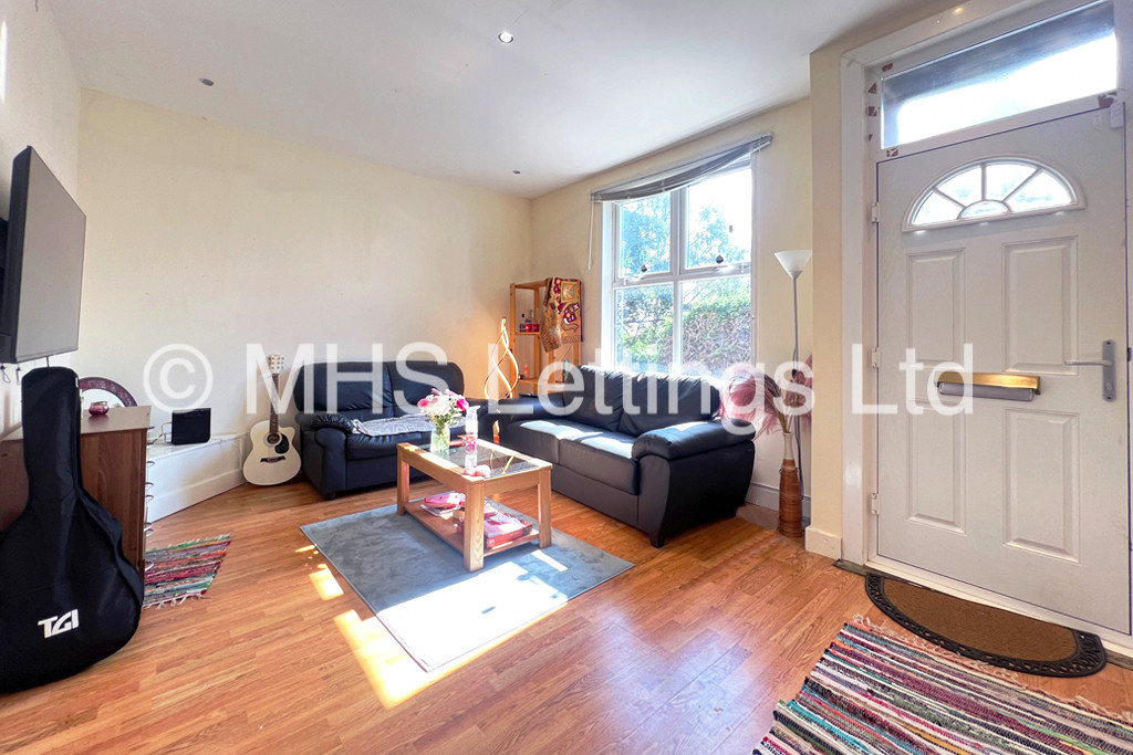 Photo of 5 Bedroom End Terraced House in 28 Clarkson View, Woodhouse, Leeds, LS6 2LB