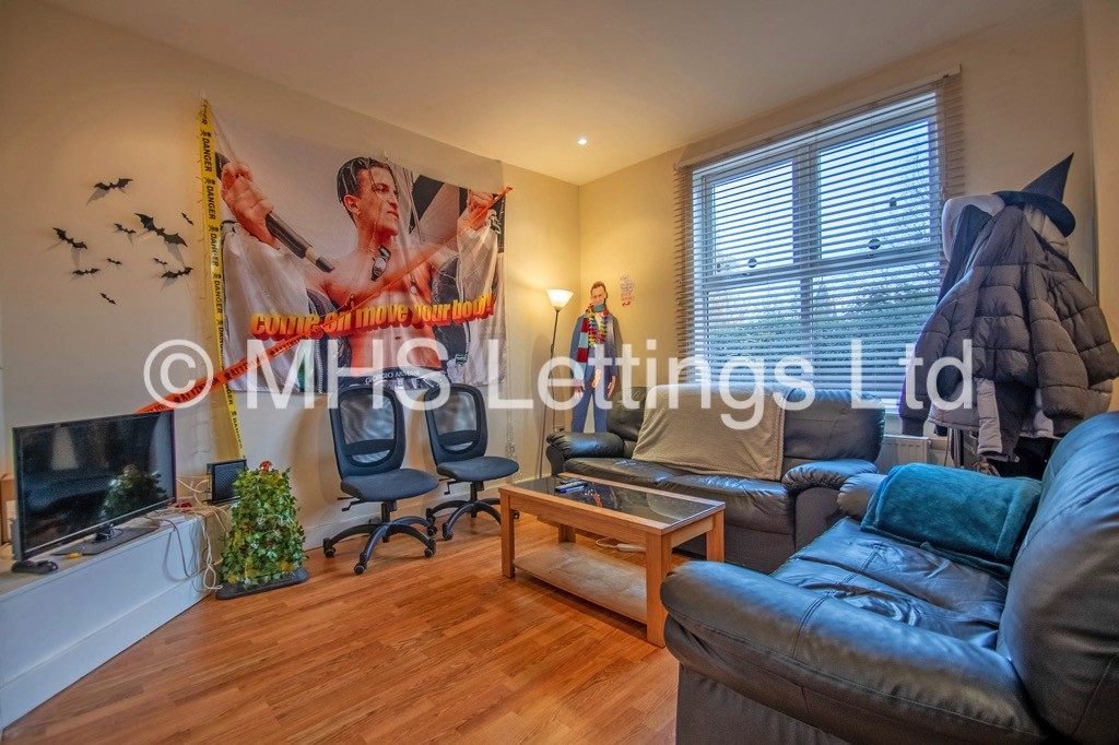 Photo of 5 Bedroom End Terraced House in 28 Clarkson View, Woodhouse, Leeds, LS6 2LB