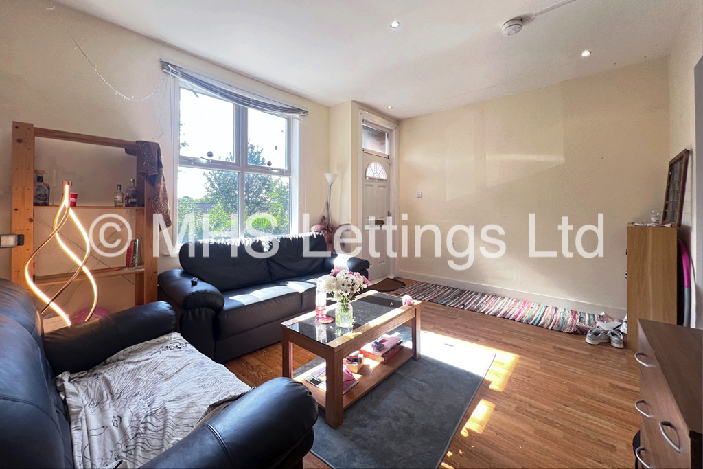 Photo of 5 Bedroom End Terraced House in 28 Clarkson View, Woodhouse, Leeds, LS6 2LB